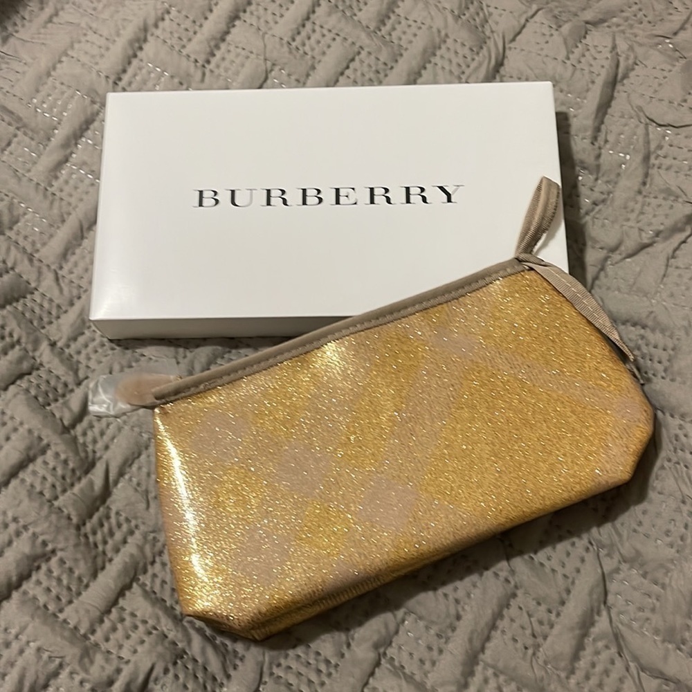 🎉2/$40🎉 Burberry | Gold Makeup Gift Cosmetics Bag